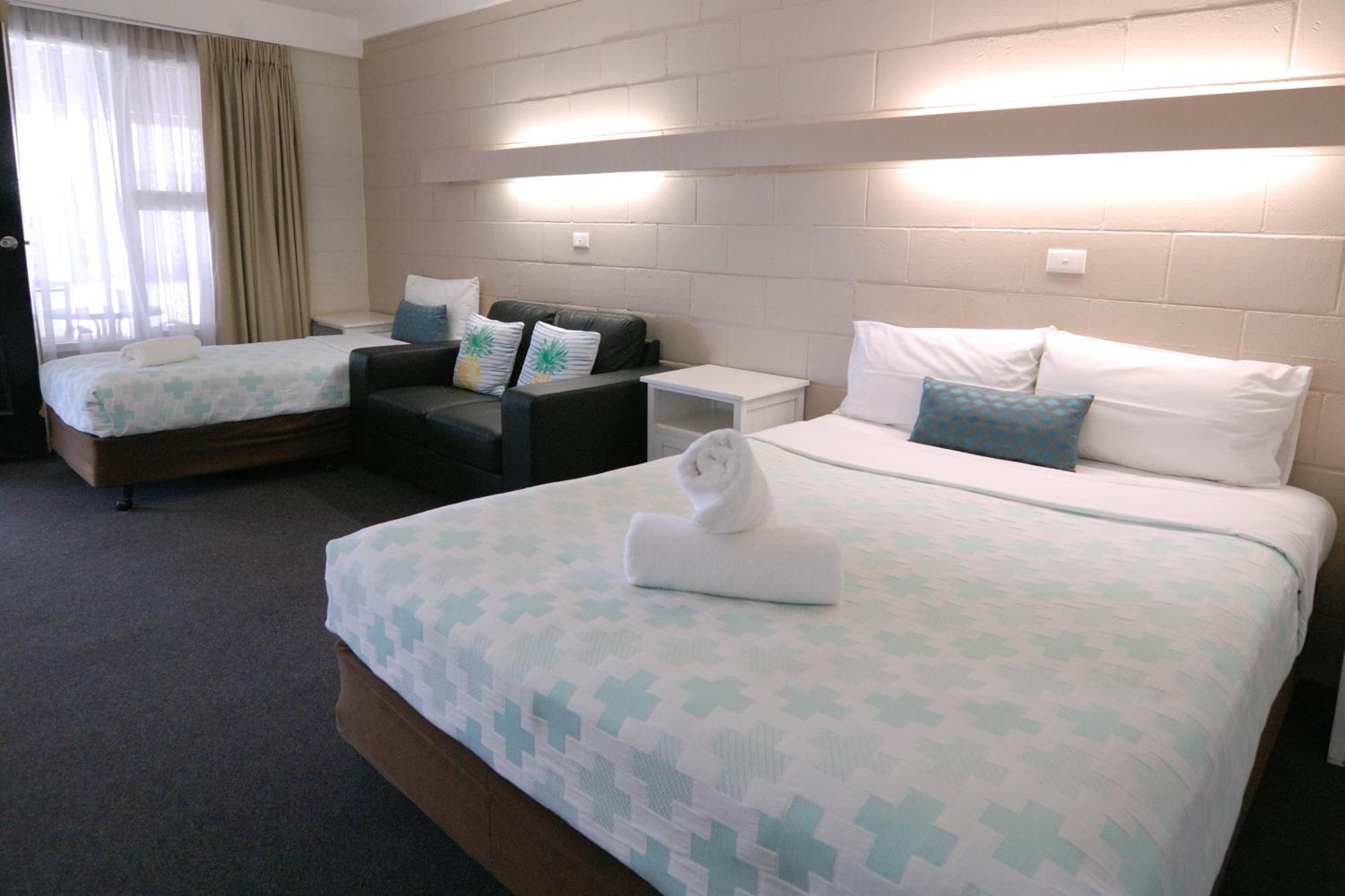 Mayfair Motel West Wyalong Exterior photo