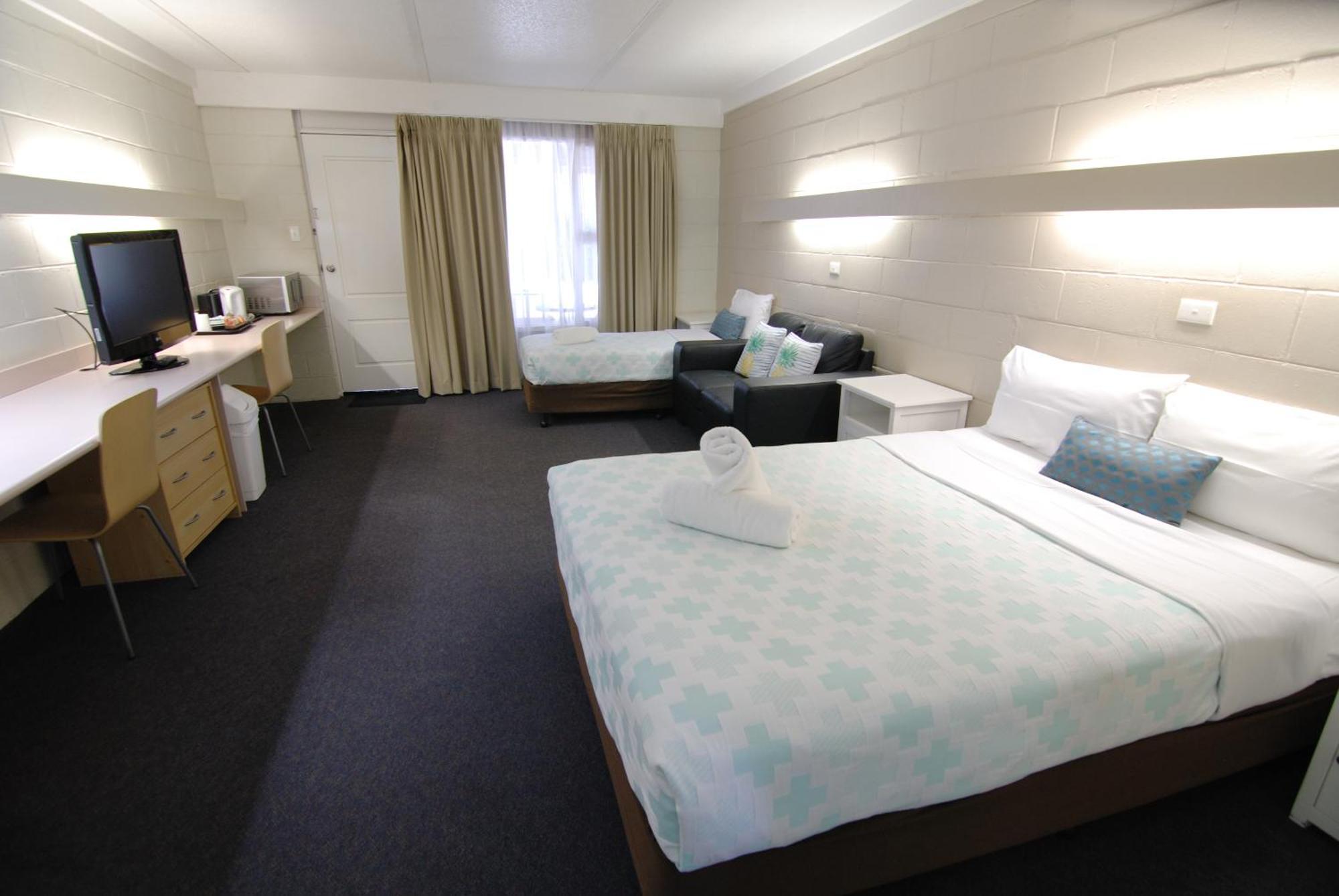 Mayfair Motel West Wyalong Exterior photo