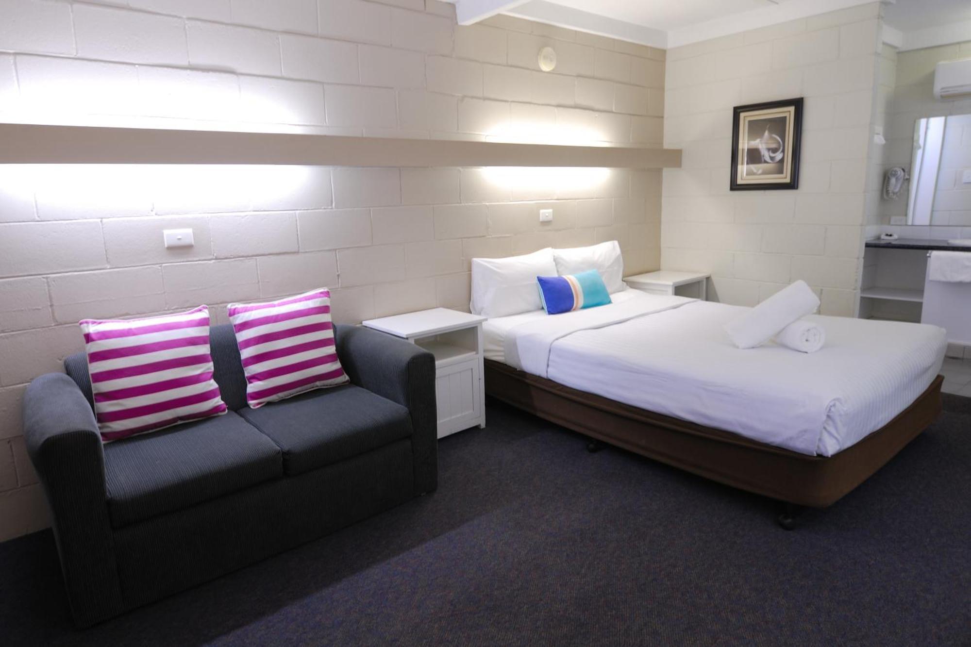 Mayfair Motel West Wyalong Exterior photo