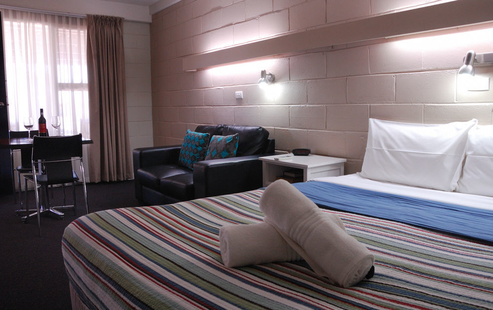 Mayfair Motel West Wyalong Exterior photo