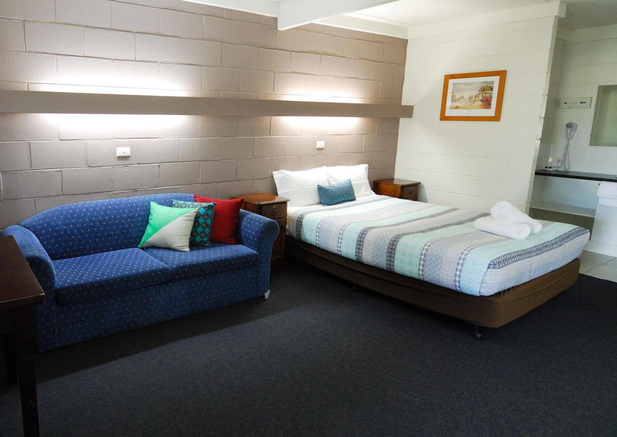 Mayfair Motel West Wyalong Exterior photo
