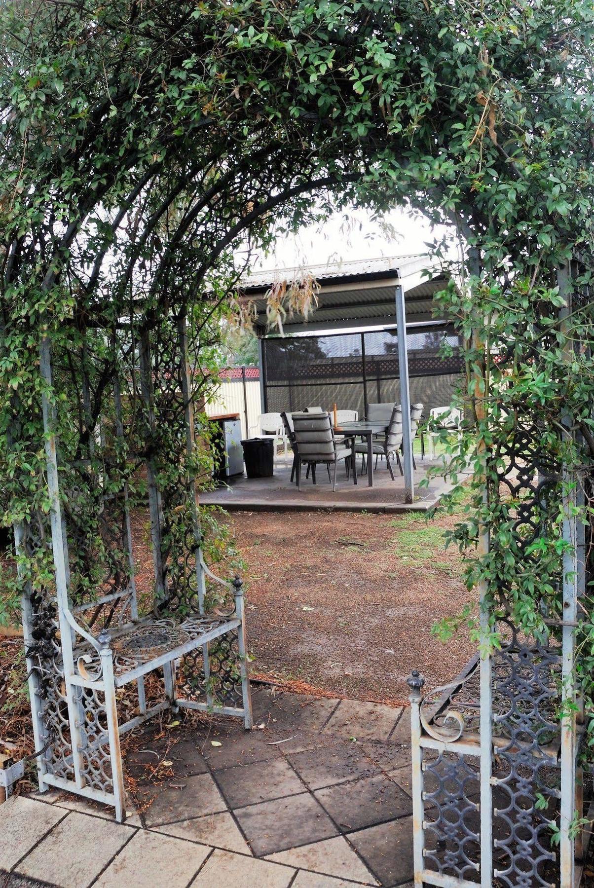 Mayfair Motel West Wyalong Exterior photo