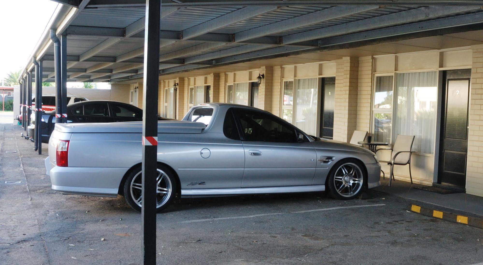 Mayfair Motel West Wyalong Exterior photo